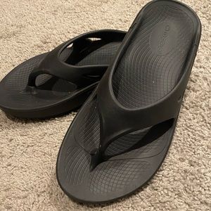 Oofos black sandals